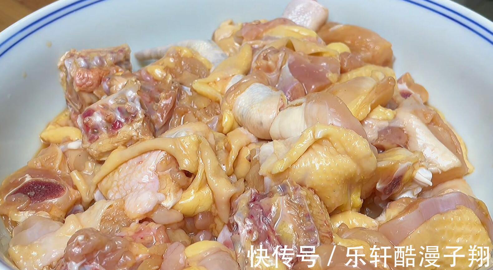 香菇|炖鸡到底要不要焯水 很多人都做错了,难怪又腥又柴,原来有诀窍