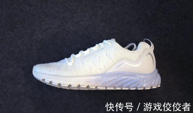 跑鞋 舒适、透气、缓震,入门级专业跑鞋咕咚10k pro体验!