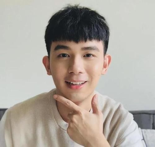初夏男生发型也别瞎剪，2021年当下流行的男生发型图鉴参考！