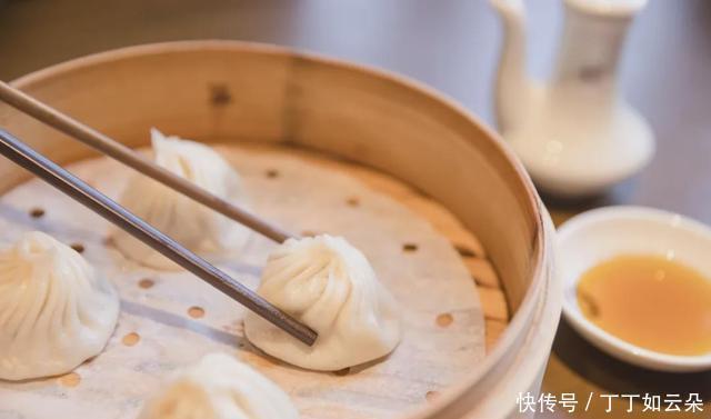 最鲜|先喝汤再入口，最鲜香不过一屉小笼包