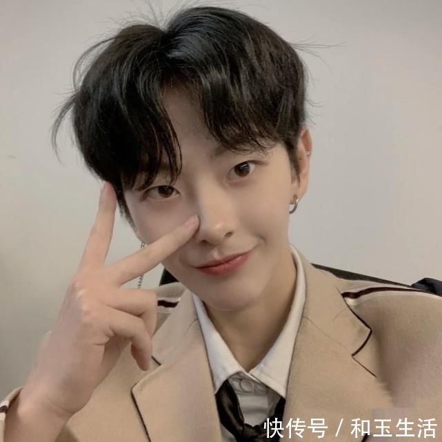 洋气|男生长头发有哪些好看的发型,这几款都不错,更加清爽帅气