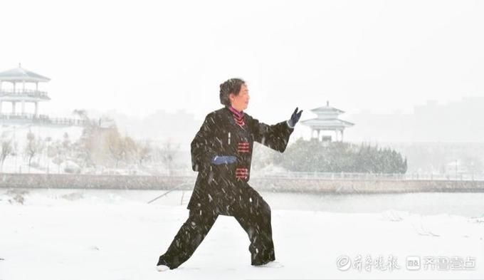  入冬|东营入冬后的第一场雪，雪中温情让人温暖