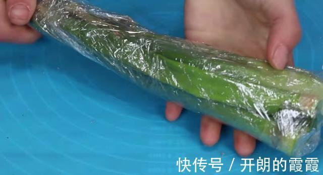 大葱最实用的3种保存方法,放一个月和新买的一样,不干也不空心