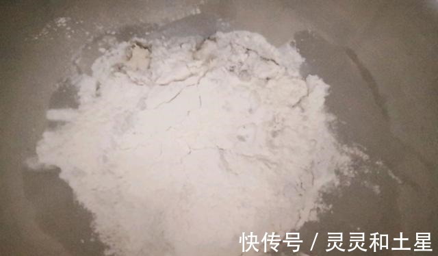 吸油纸|黑米别用来煮粥,做成面包,好吃又美味!