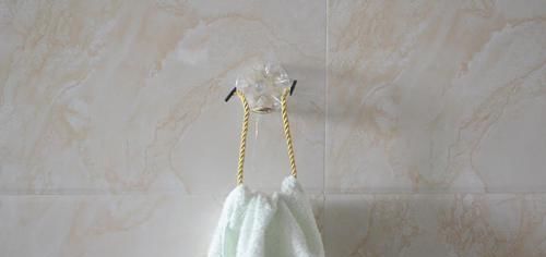 塑料瓶上穿一根绳子真厉害,这个用途懂的人还不多,早知道早受益