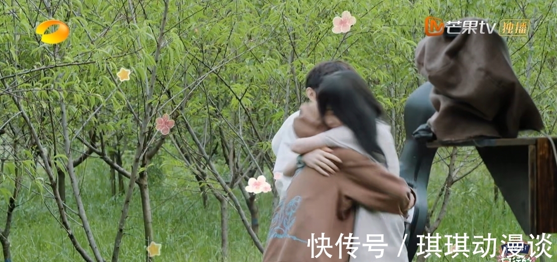 双标|《向往5》刚收官,欧阳娜娜张子枫合体上热搜遭喷,网友双标了!