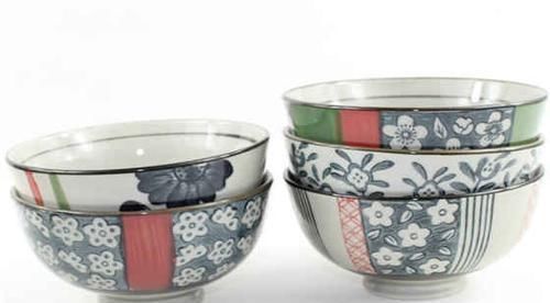 卖碗的人悄悄告诉我,逢年过节,家里添碗,三个问题要注意