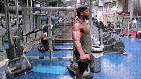 动作|完美三角肌如何训练这几个动作,轻松练出完美三角肌