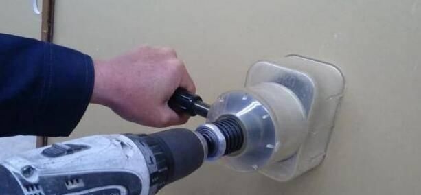 水平仪|国内小锯条开孔落伍了,日本电工2秒就能开一个插座孔