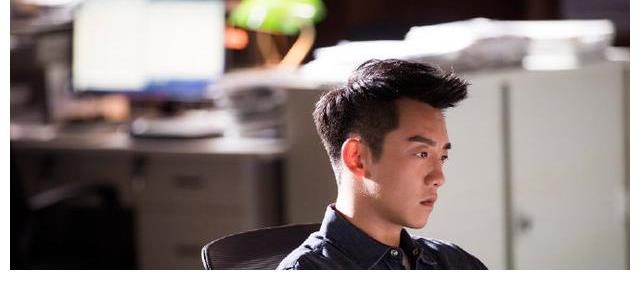 《也平凡》上星定档，郑恺、张国立、林峯别样父子情，黑白对决