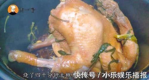 一整只鸡放进电饭煲,不放水不放油,出锅以后比烤鸡还好吃