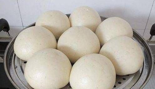 发面|蒸馒头不要只放酵母,多放3样料,20分钟发好面,又松软又有嚼劲