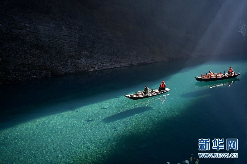 碧水潺潺|湖北屏山:峡谷圣境舟悬浮