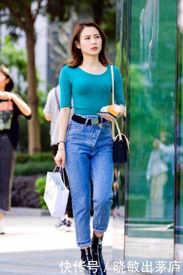 气质美女,小衫配高腰的牛仔裤,穿出了高雅的气质,美丽迷人