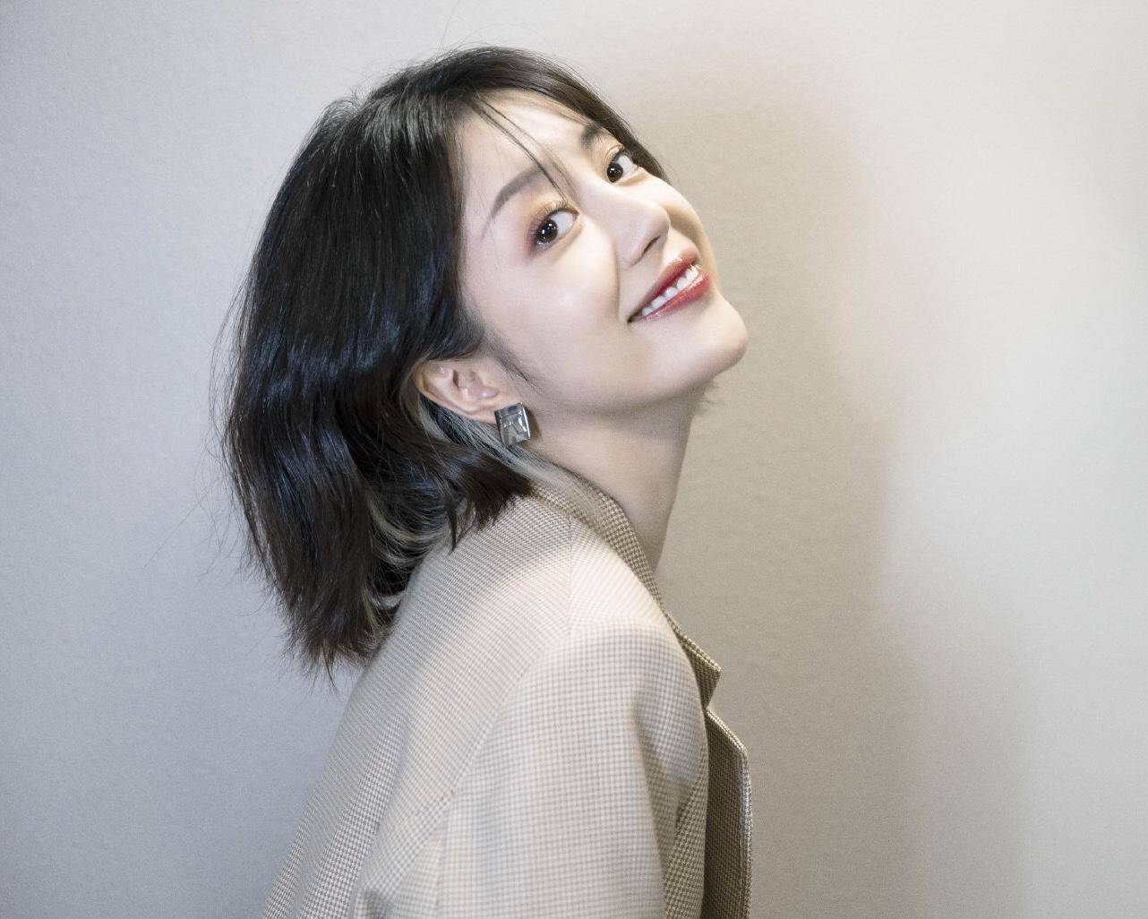 任敏|離開楊冪2年后，她與昔日同事同臺PK，卻被指成“背景板”