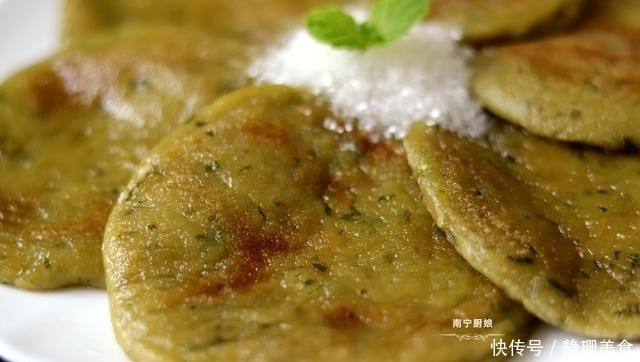  芥菜别用来打汤了，做成这样的小吃，有滋有味，上桌就被家人抢光