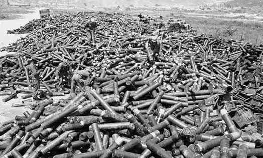 尸体|2个营山沟里集合,1门炮4分钟打出96发,美军的尸体装了15辆卡车