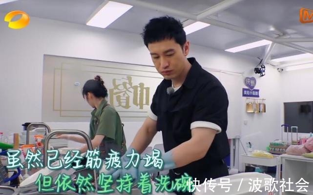 赵丽颖睡不着喝中药，晚上怕冷睡前还戴帽子，不帮忙洗碗起的最晚