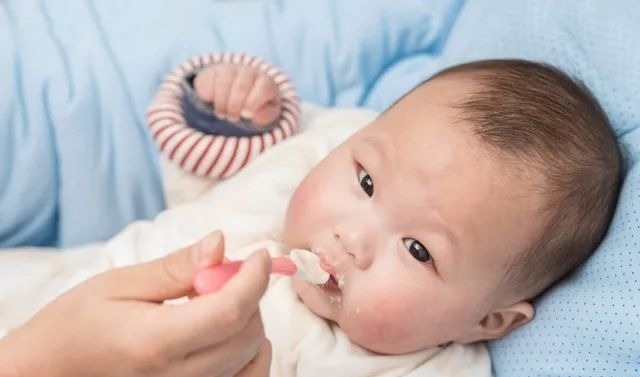 小云|八个月宝宝发育迟缓,原因是添加辅食不当惹的祸,家长要引起注意