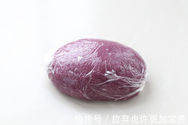 风靡朋友圈的网红小甜品,没有烤箱也能做,软糯香甜一口气能吃仨