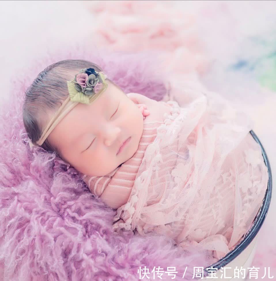 动作|宝宝睡觉时这4个动作,说明宝宝很聪明!