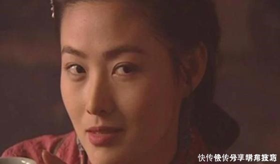 她被称作“最美潘金莲”,一婚嫁1米小矮人、二婚嫁2米巨人!