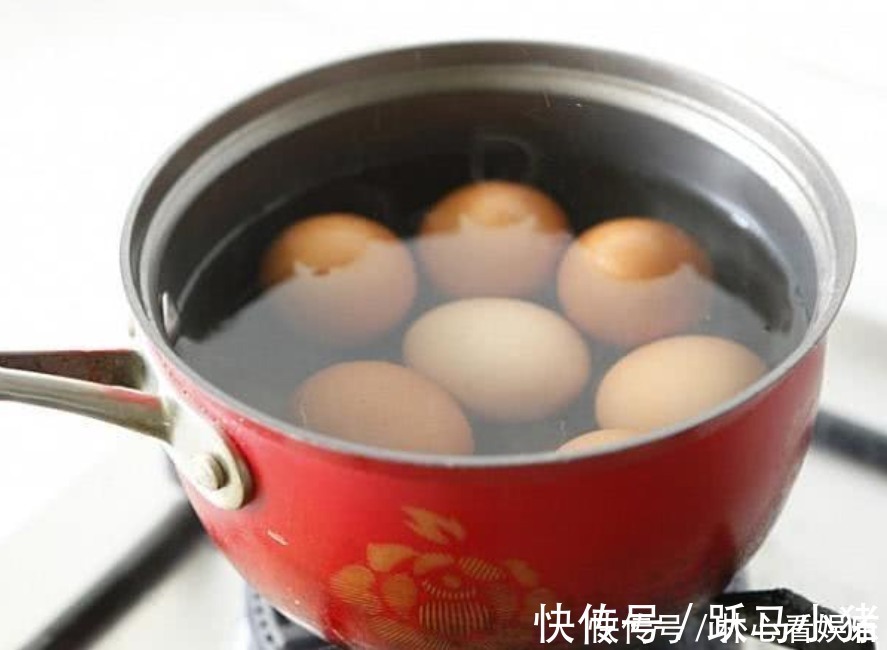 蛋壳|煮鸡蛋怎么煮才好吃多加一步，蛋壳轻轻一碰就碎，鸡蛋细滑爽口