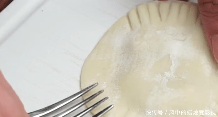  香甜|在家教你做好吃的饺子皮香蕉派，外脆里嫩，香甜营养，孩子特喜欢