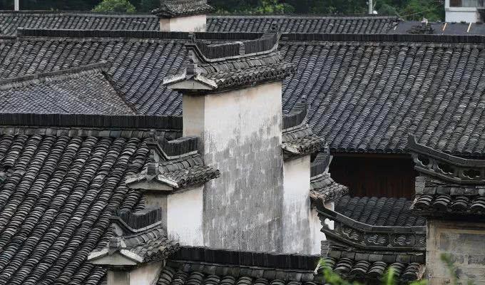 中国最牛的豪宅一幢房子一千根柱子晴不见日，雨不湿鞋