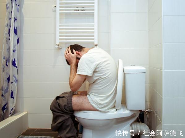 大便干结,大量喝水却没有用谨记喝水时做好1件事,轻松通便