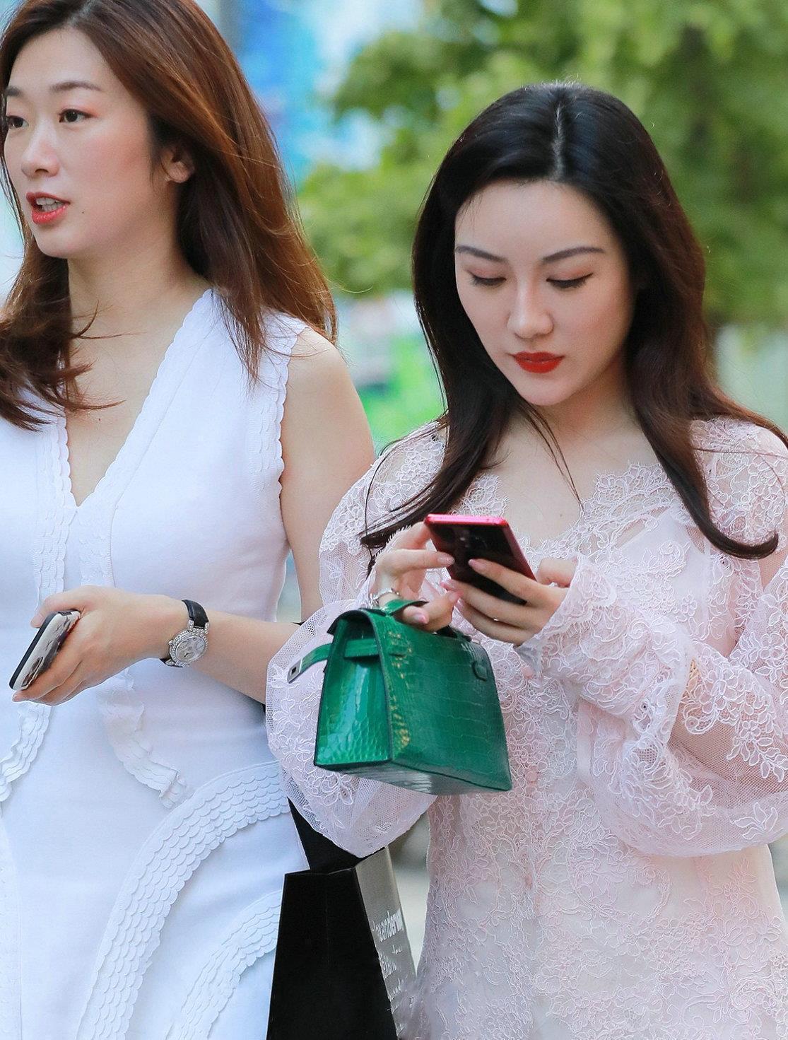 粉色|时尚:粉色的减龄效果好,有着一种温柔甜美的气息