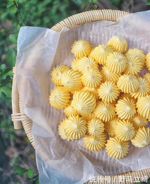 真的是高颜值的美味了,材料也是极其简单的,吃起来奶香味也是蛮足的