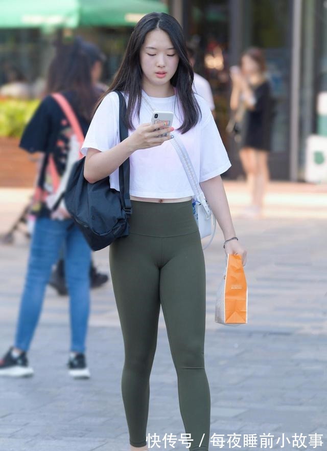 马甲线|健身女孩穿瑜伽裤，身材和气场都很惹眼！