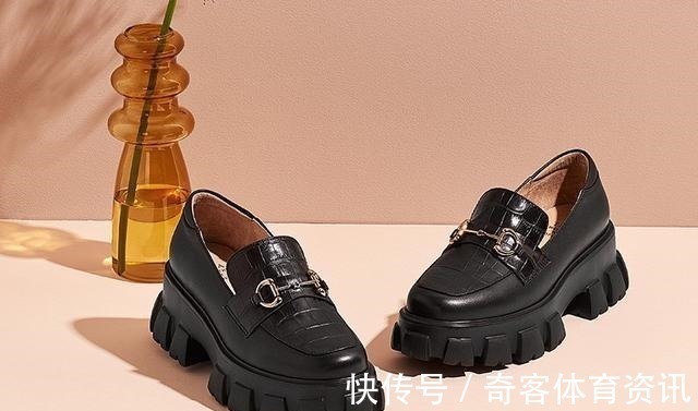 衣物 细数那些“中看不中用”的鞋子,帆布鞋上榜,最后一款是我的最爱!