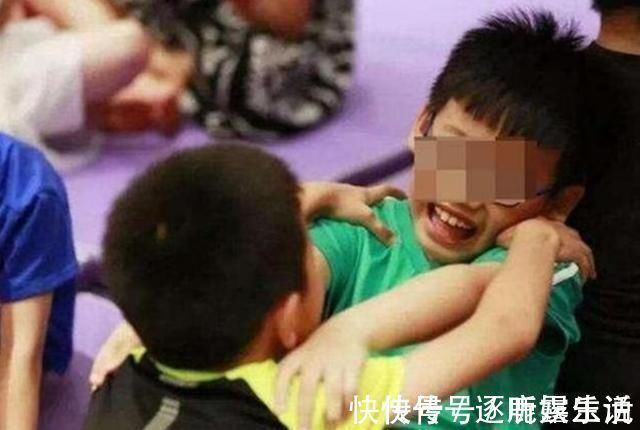 家长|孙子摔坏同学进口玩具,家长索赔1000,爷爷的话让对方哑口无言