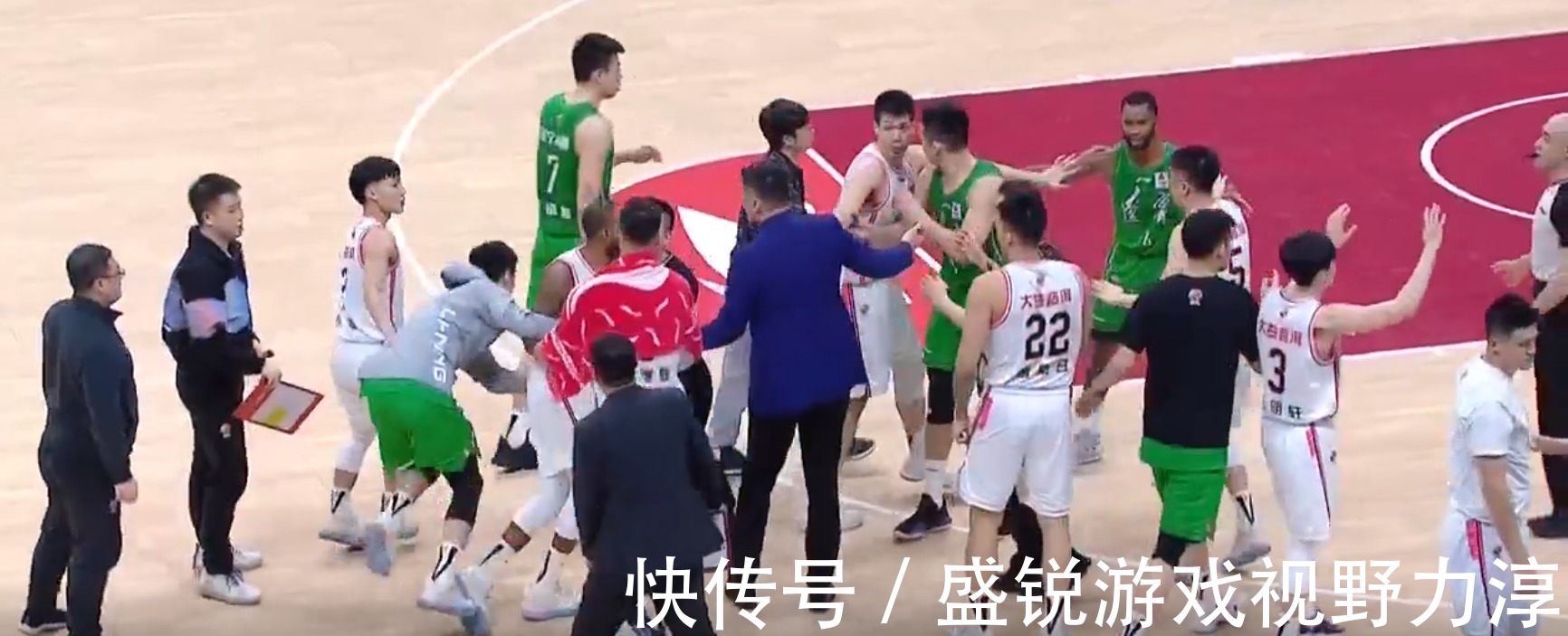辽宁队|102-90!广东男篮轰然倒下,3人遭驱逐,创4大纪录,两队险酿冲突