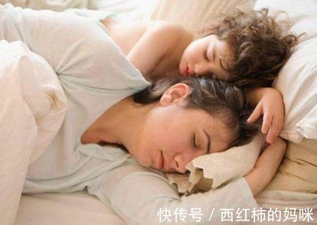 宝妈|宝宝每天摸着妈妈才能睡着，是心理有问题吗？需要戒掉吗？