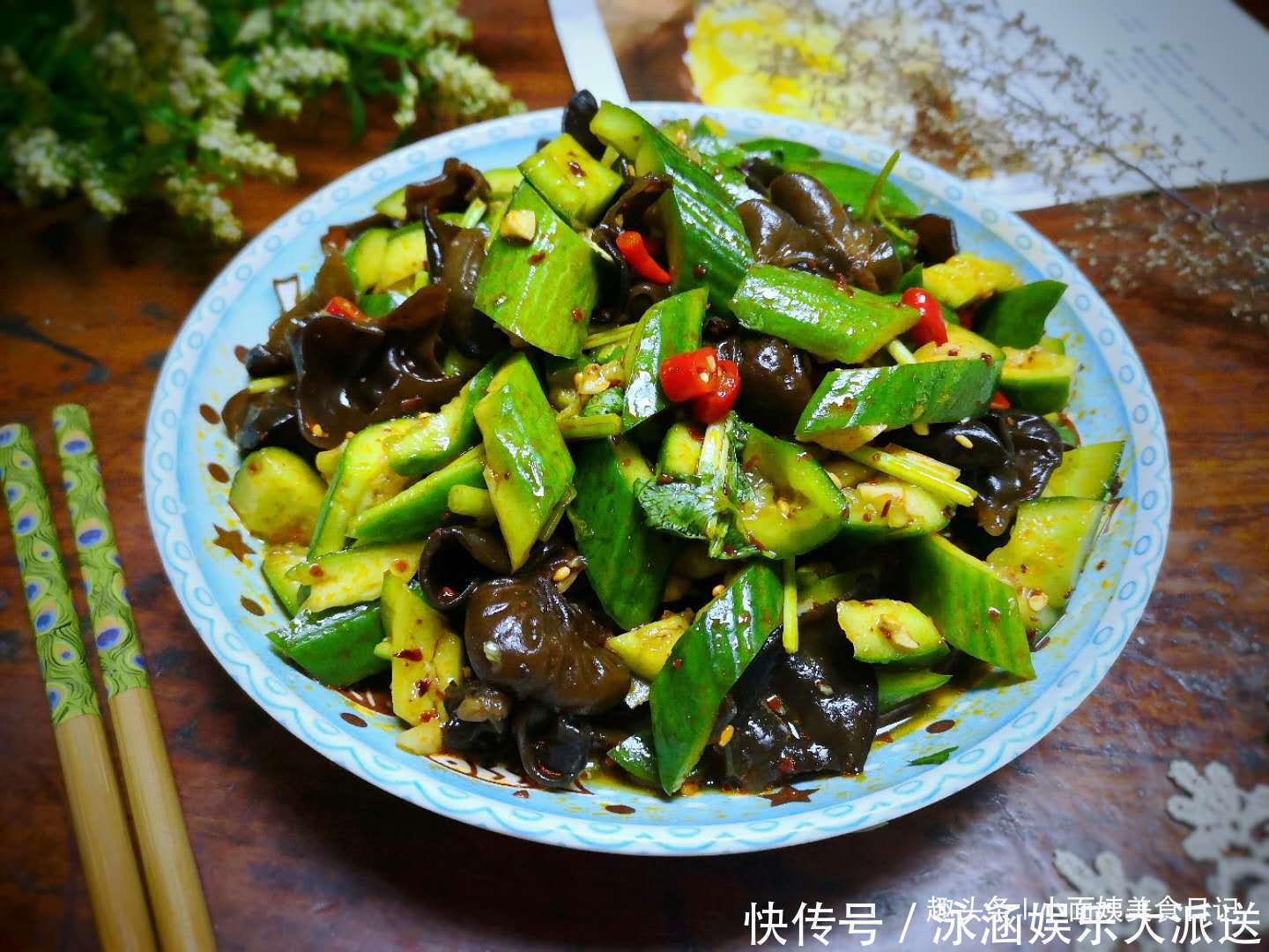 乳瓜拌木耳|夏天不吃这瓜可惜了,清热解暑,和木耳是绝配,比凉拌黄瓜还好吃