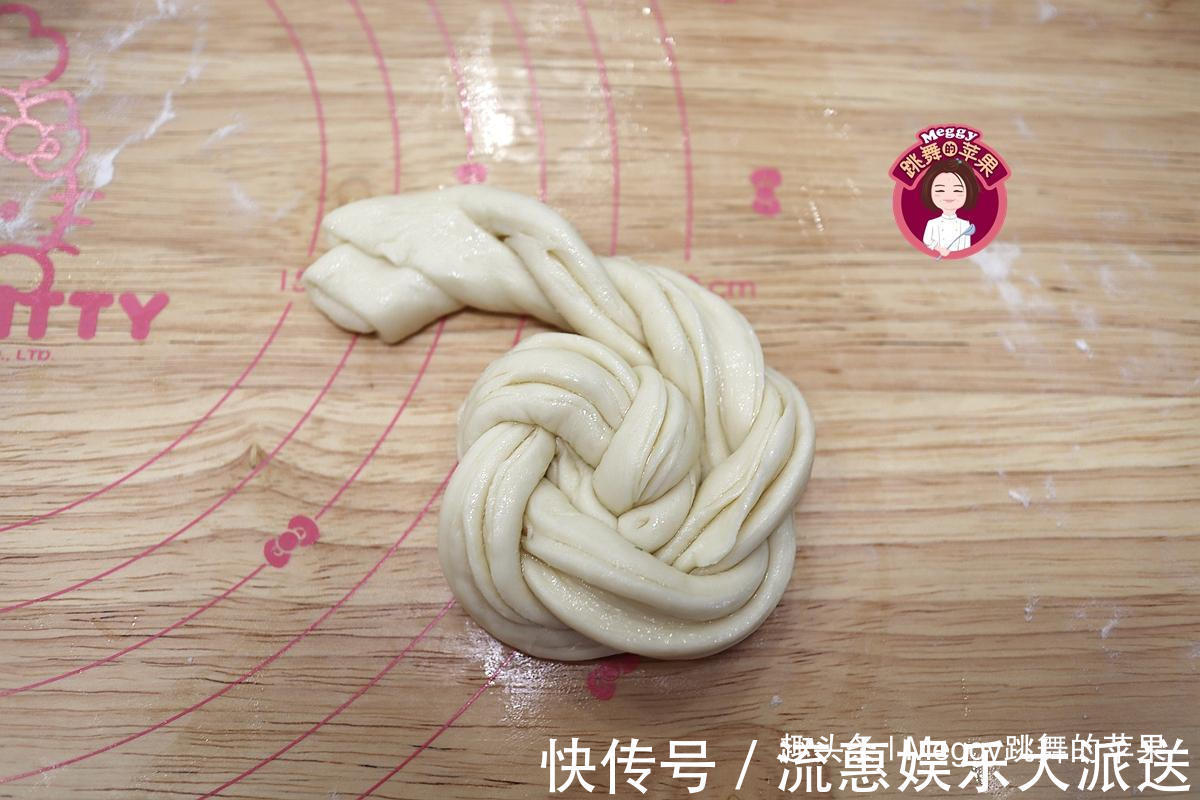 酵母|教你做个绣球花卷,又白又嫩又暄软,发面多加一料,面团高又白