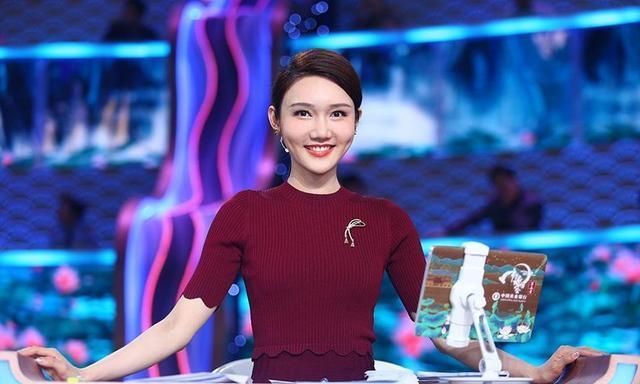 龙洋 中国诗词大会被龙洋主持出新高度,网友称赞她回答的三个问题