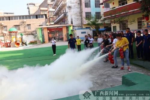 上思幼儿园小朋友学习消防救生知识