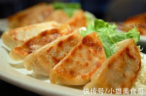 韭菜锅贴|做锅贴有人用面粉，有人用淀粉都不对，教你一招，个个酥脆鲜香