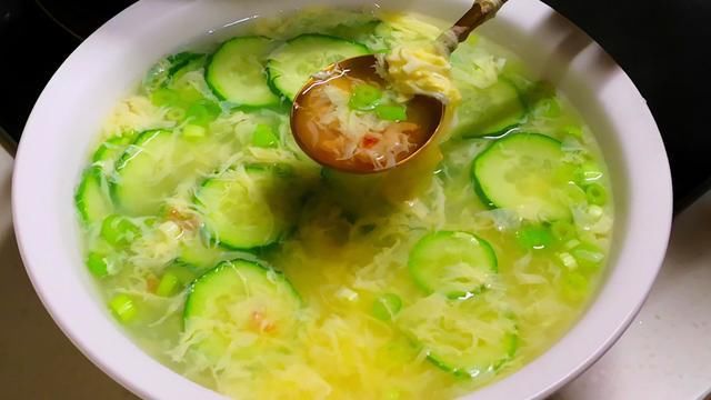 虾仁|夏天，这3样食材一起做汤美极了，营养非常全面，不加味精都特鲜