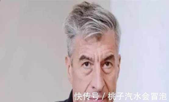 莫瑞吉奥·卡兰特$价值85万的艺术香蕉,展览时被1游客意外吃掉,最终结局怎样?