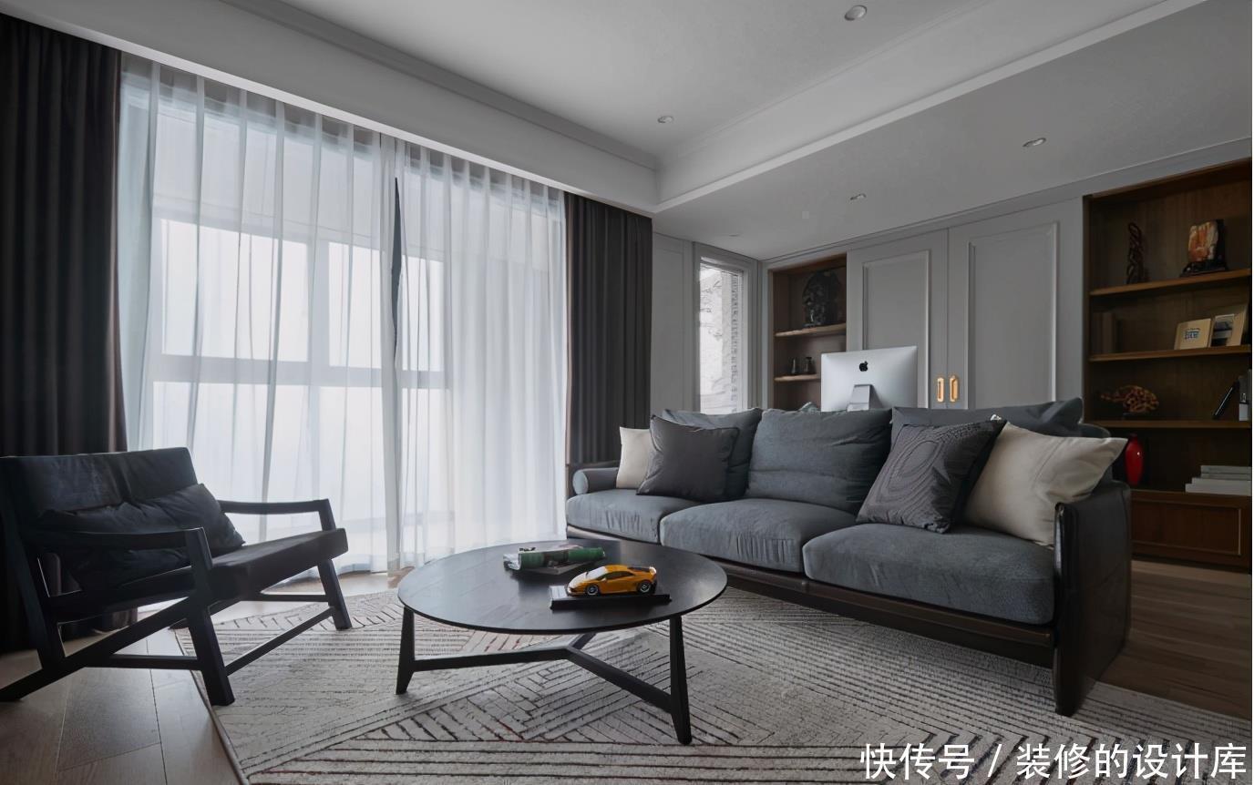 墙面|104平现代风两居室,美式元素护墙板,构建高雅生活空间