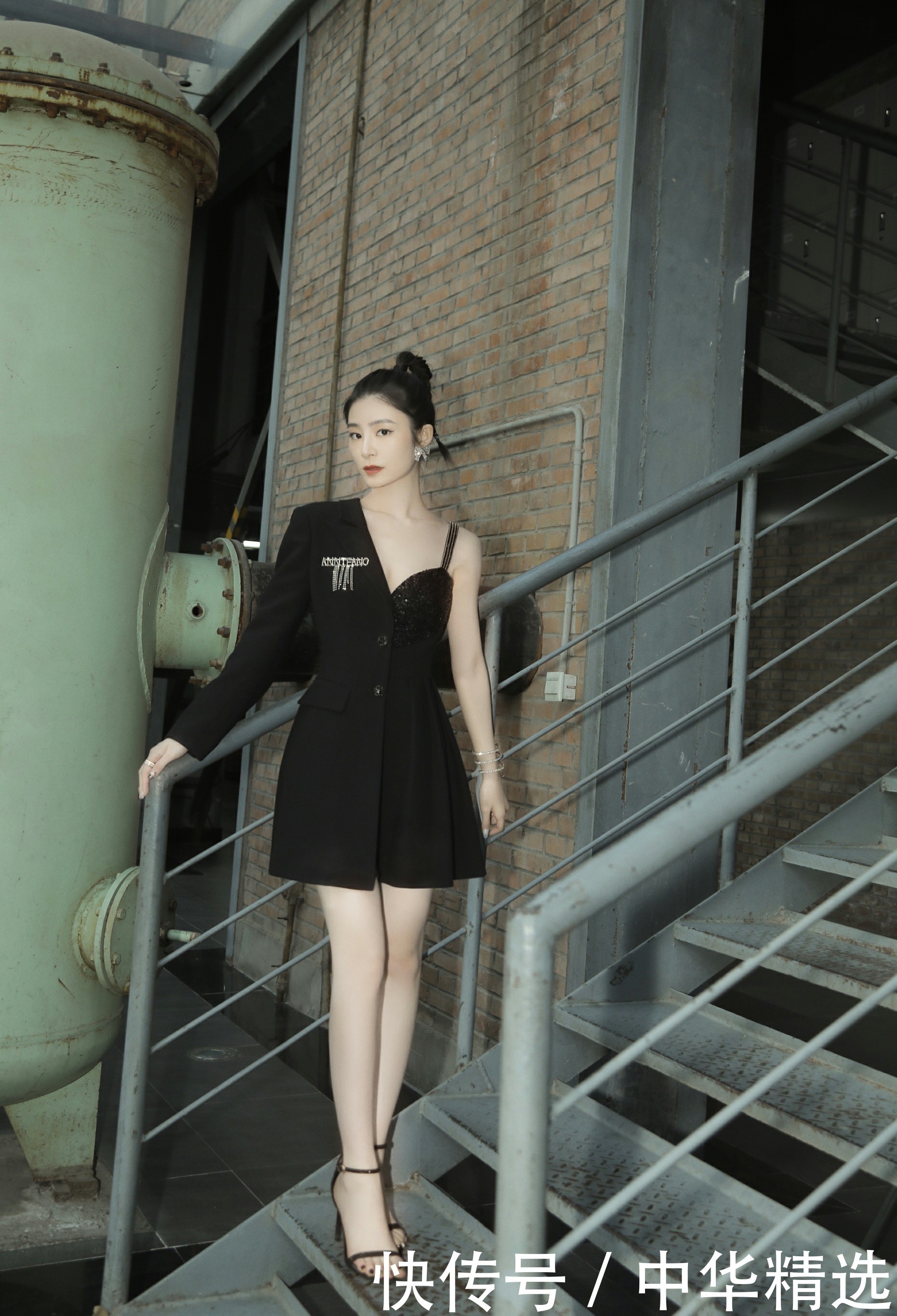 姚晓棠、李澳出席中国国际时装周 精致造型解锁时尚趋势