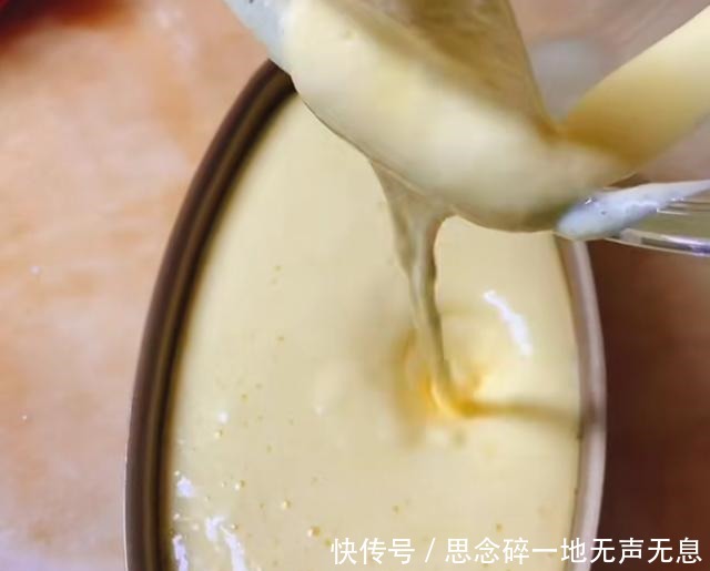 口感细腻的酸奶蛋糕,吃腻了平常的蛋糕,就试试这个吧!