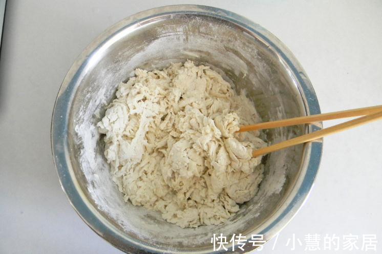 天冷了发面难？记住“一放两技巧”，30分钟发好，馒头饱满又暄软