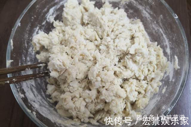 高筋面粉|炸油条没必要加泡打粉，教你油条店的老配方，油条蓬松酥脆有韧劲