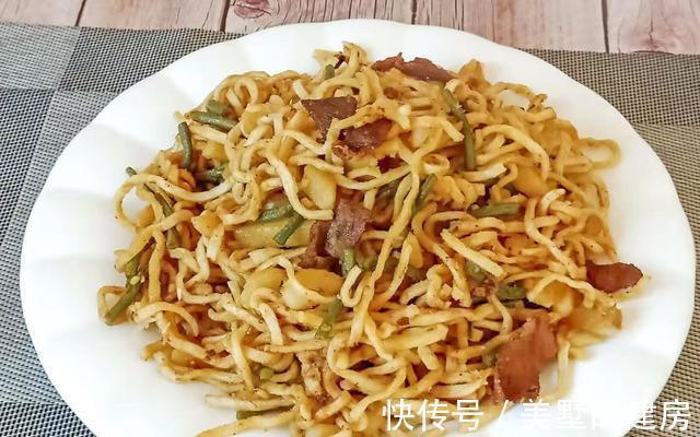 面条|白菜别再炒着吃了,这样简单一做,比吃肉还香,上桌瞬间就扫光